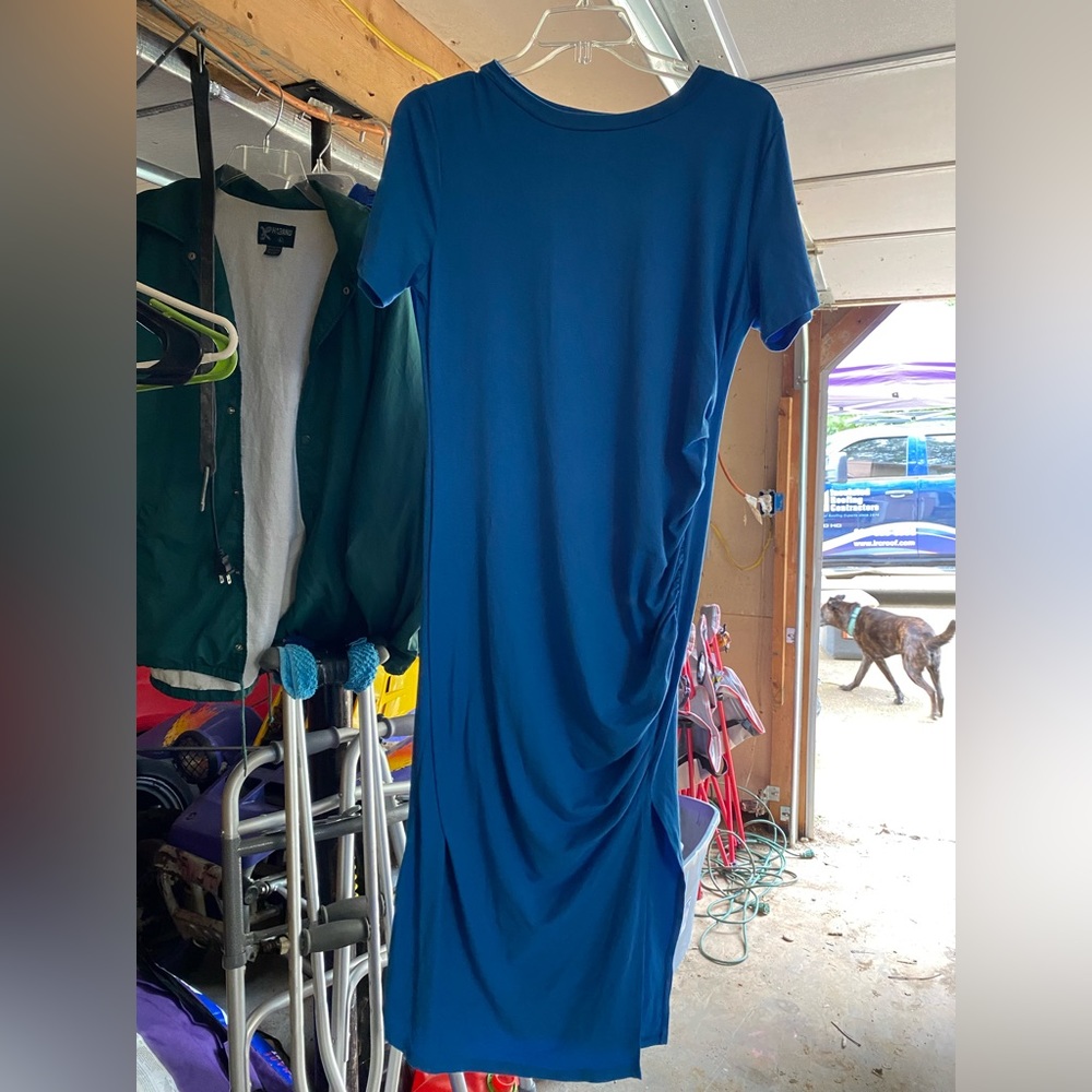 dress with ruching and slight leg slip. Blue in color. Size women’s large.